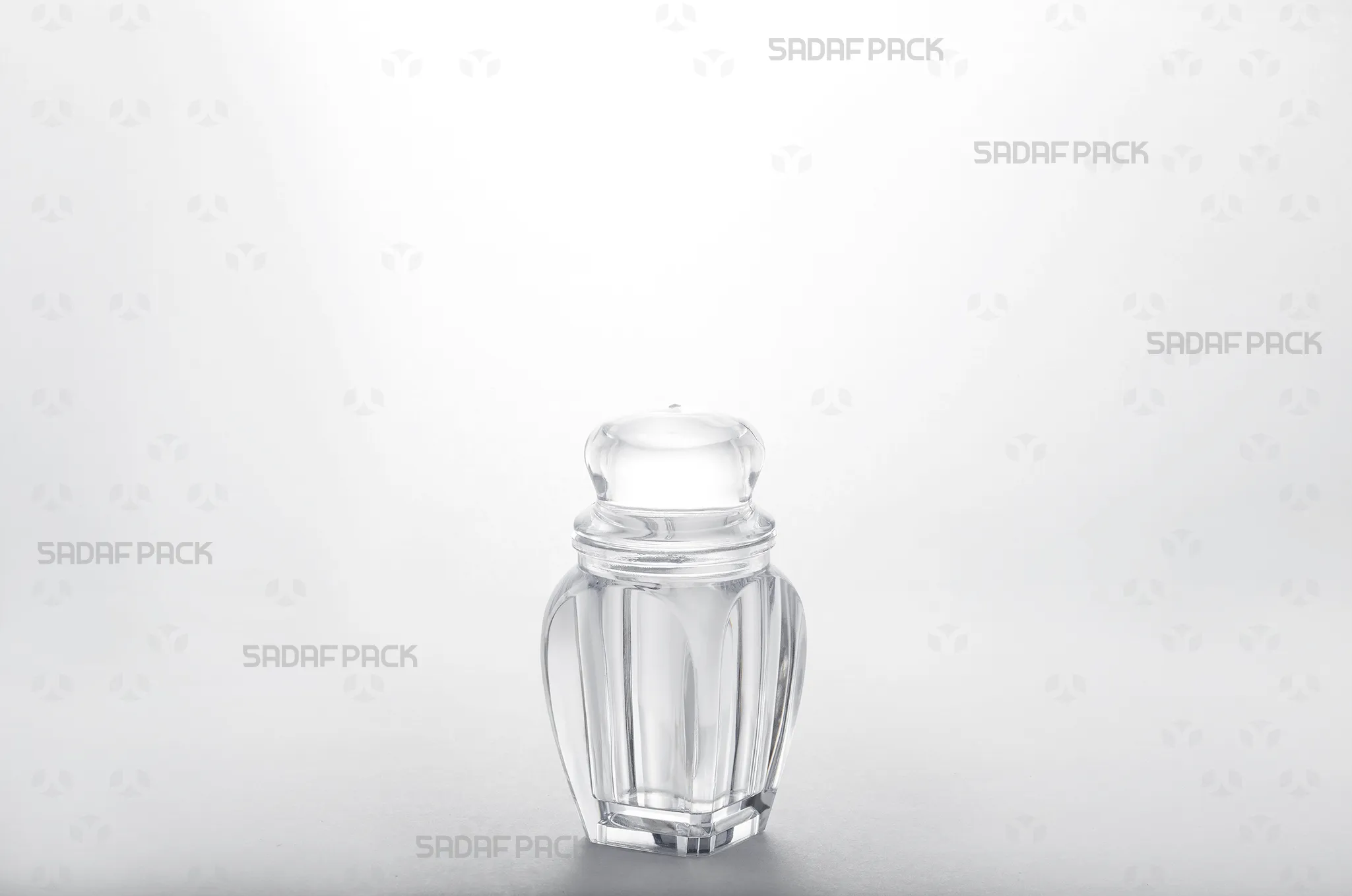 sadafpack-gohar-small-crystal-container.webp نمای سه رخ از ظرف کریستالی گوهر کوچک ساده برند صدف پک