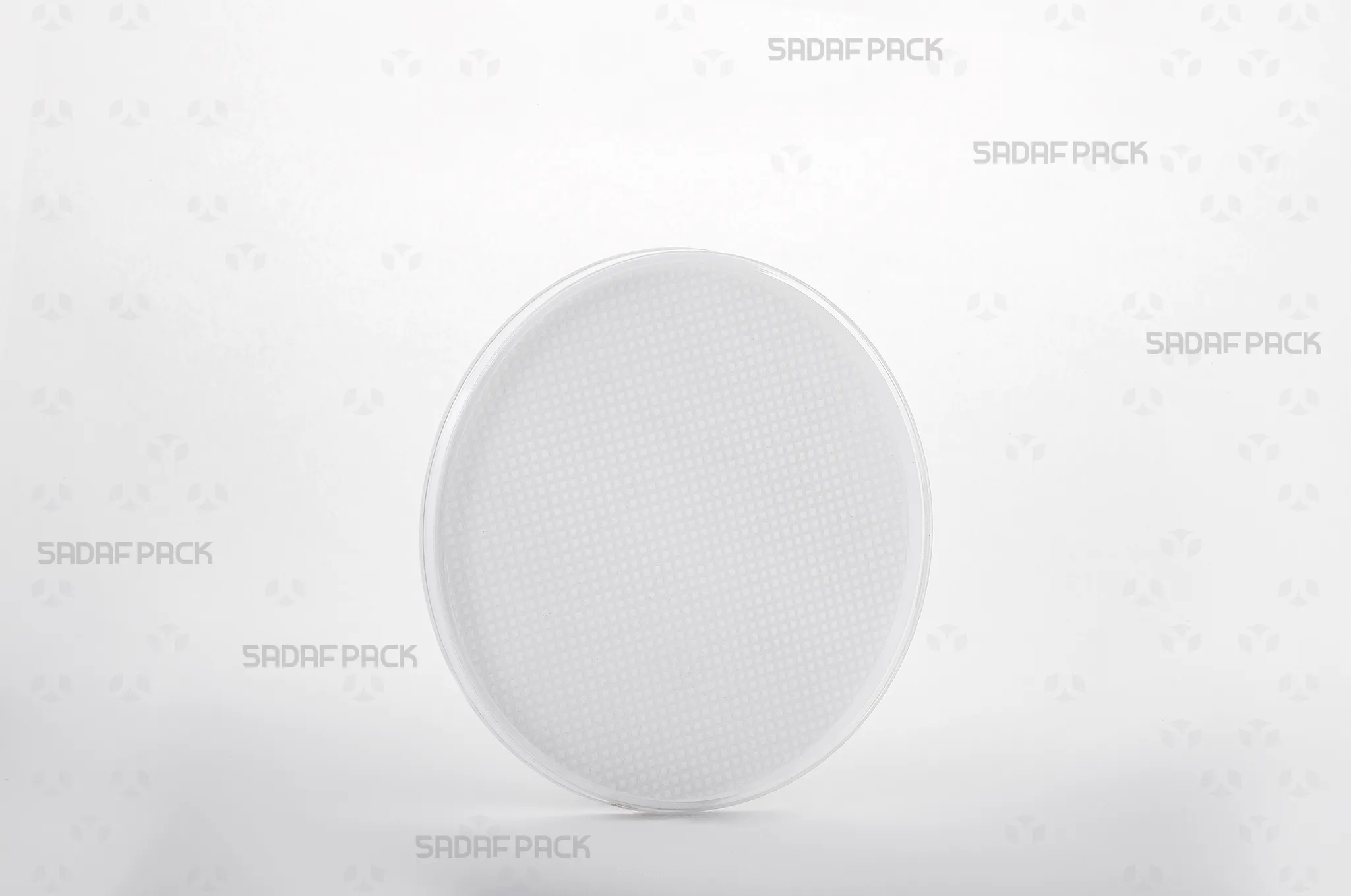 sadafpack-zarf-kristali-12-nazok-espania.webp ظرف کریستالی گرد 12 نازک اسپانیا صدف پک از زاویه سه رخ برای نمایش زعفران