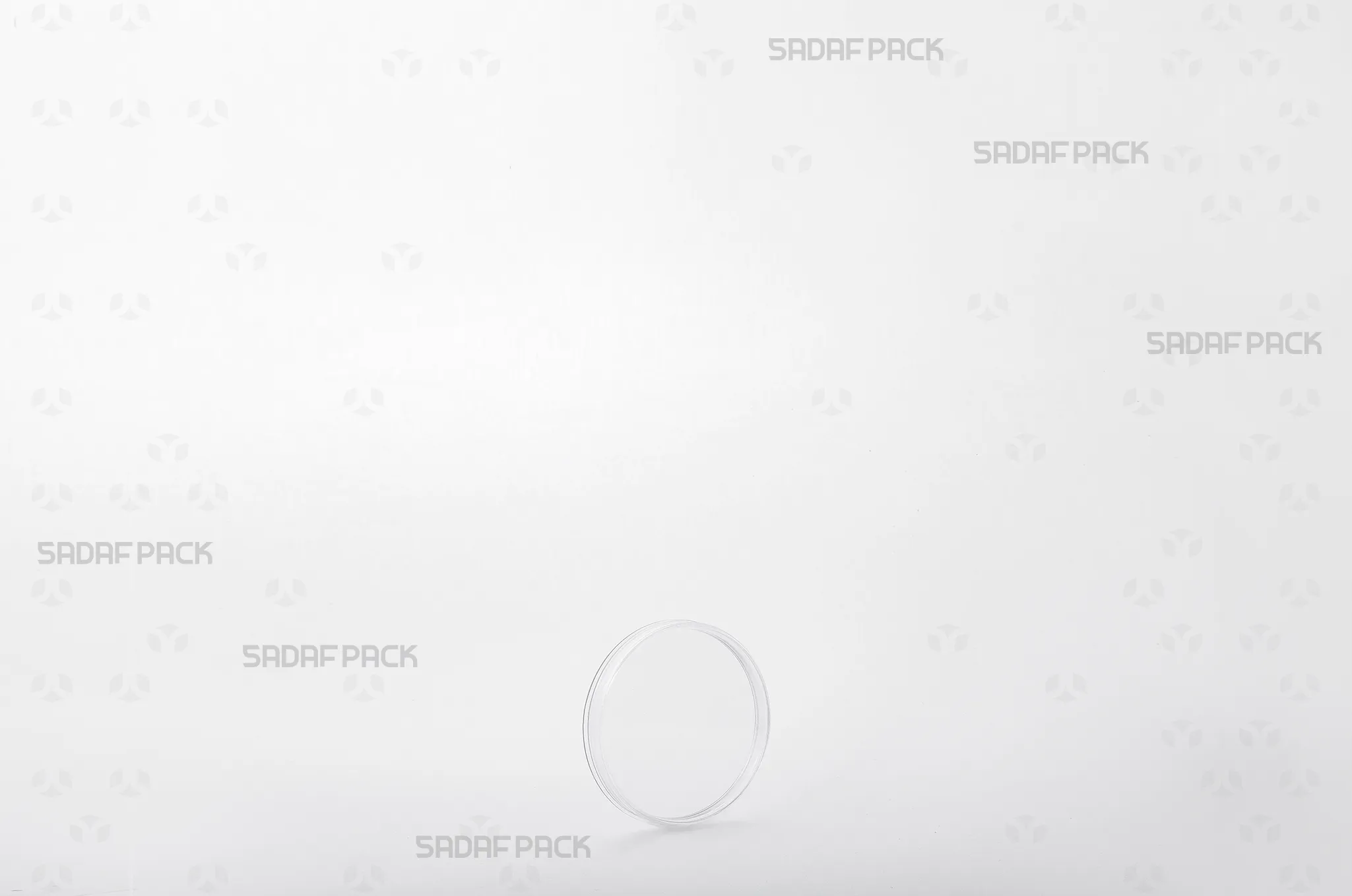 sadafpack-zarf-kristali-soti.webp ظرف کریستالی کوچک مدل ثوتی تولید صدف پک، با طراحی خاص برای بستهبندی زعفران و هل صادراتی، نمایش داده شده از زاویه سهرخ.