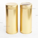 قوطی فلزی قطر 6.6 سانت با ارتفاع 13.5 سانت طرح طلایی صدف پک، نمایش دو مدل درب با طلق و بدون طلق در کنار هم