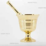 هاون برنجی جامی سایز 115 برند صدف پک، نمای کامل از بدنه و دسته با خطوط حکاکی شده برای آسیاب کردن زعفران و ادویه‌جات