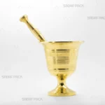 هاون برنجی جامی سایز 85 محصول صدف پک با طراحی جام مانند و خطوط مدور حکاکی شده برای سابیدن زعفران