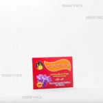 کارت زعفران 6×9 سانتی‌متر صدف پک با رنگ قرمز-نارنجی، جنس کاغذ گلاسه و طرح حرم امام رضا شامل اطلاعات محصول به فارسی و انگلیسی، مناسب قرار گرفتن در پاکت نیم مثقال گرم زعفران (قدیم و جدید) برای معرفی محصول و اطلاع‌رسانی به مشتری
