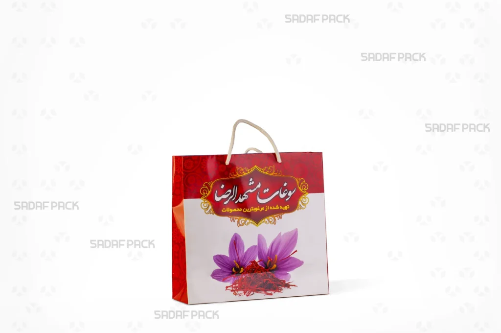 ساک دستی مقوایی 25*25 سانتی‌متر صدف پک با طرح گل زعفران و دسته طناب مناسب بسته‌بندی هدیه محصولات زعفران و سوغات خراسان