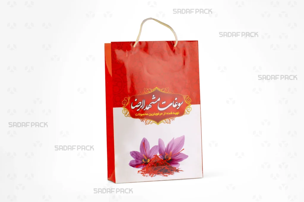 ساک دستی مقوایی 25×38 سانتی‌متر صدف پک با طرح گل زعفران و دسته طناب مناسب بسته‌بندی هدیه محصولات زعفران و سوغات خراسان