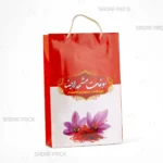 ساک دستی مقوایی 25×38 سانتی‌متر صدف پک با طرح گل زعفران و دسته طناب مناسب بسته‌بندی هدیه محصولات زعفران و سوغات خراسان